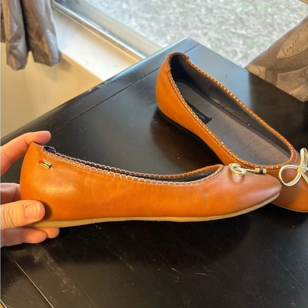 Tommy Hilfiger Cognac Flats Big Girls Size 5
